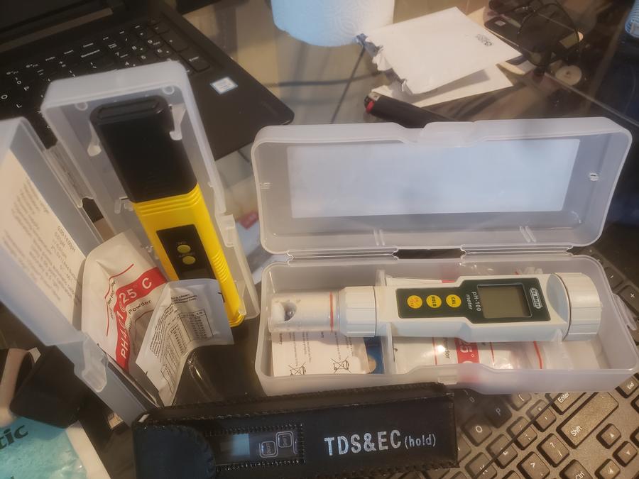 pH and TDS/EC meters used to monitor nutrient solution for propagation